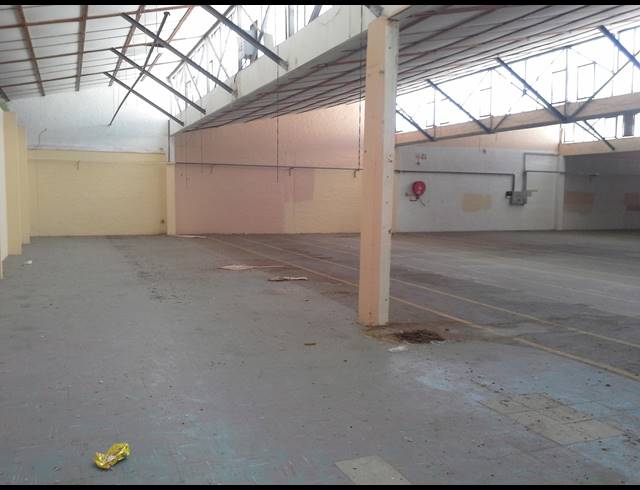 1,801M² FACTORY TO LET IN LANSDOWNE
